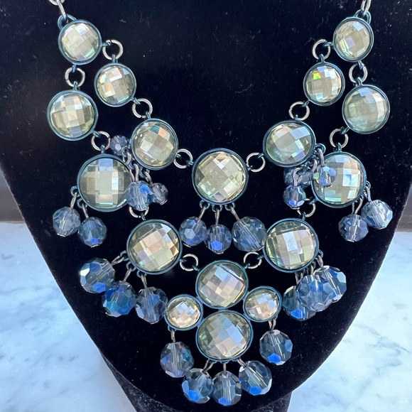 ANNE KLEIN NECKLACE of BLUE CRYSTALS on a PEWTER look ADJUSTABLE CHAIN - Picture 4 of 9